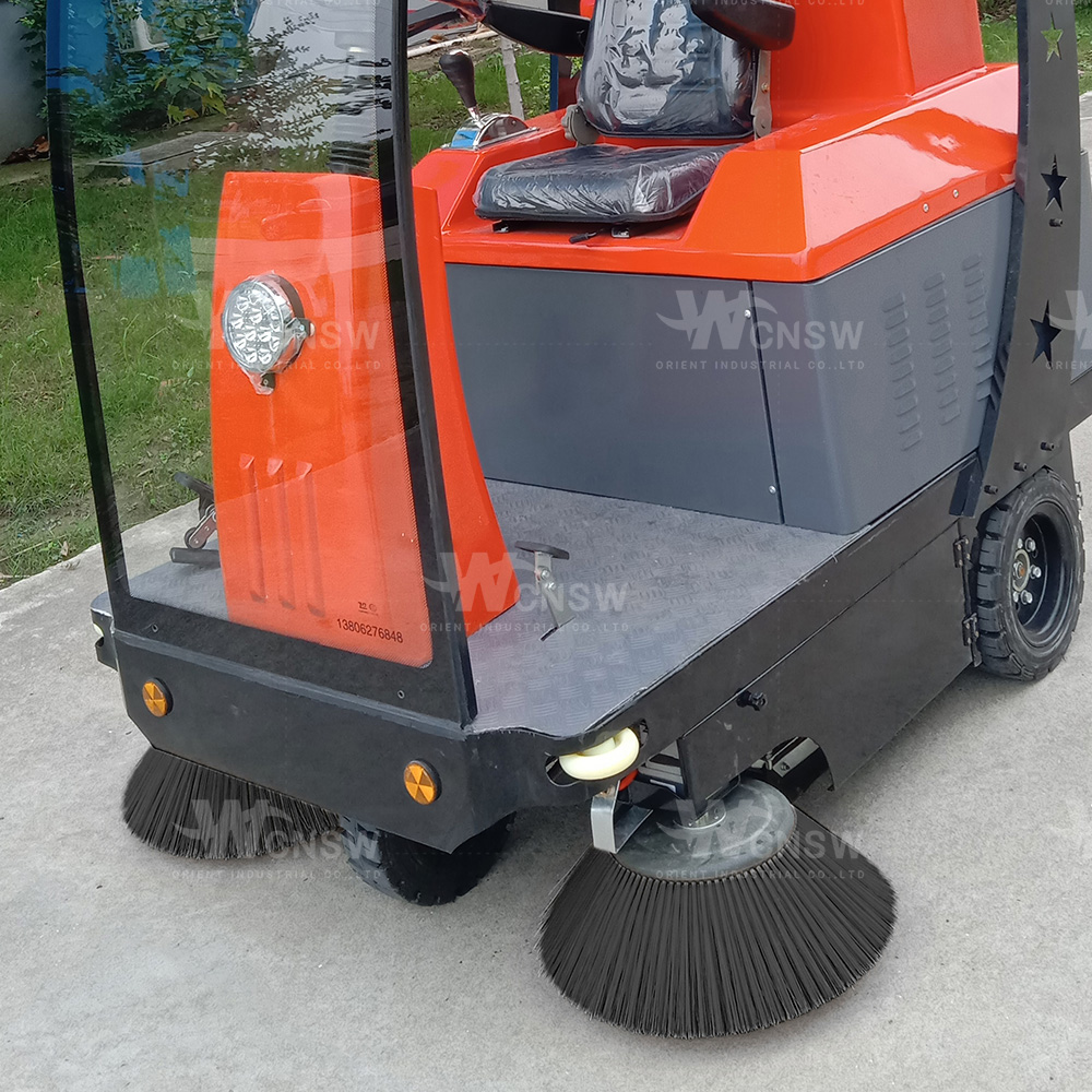 Parking Lot Suck Small Street Sweeper with sunshade and watering function